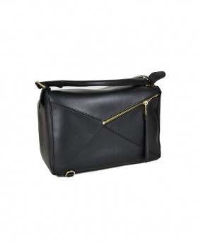 Handbag with shoulder strap black