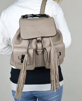 Backpack with bamboo handle and details taupe