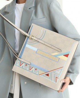 Shopping bag with stitching